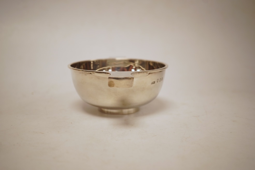 A George V Scottish silver quaich, by Brook & Son, Edinburgh, 1925, 15cm over handles, 4.2oz.